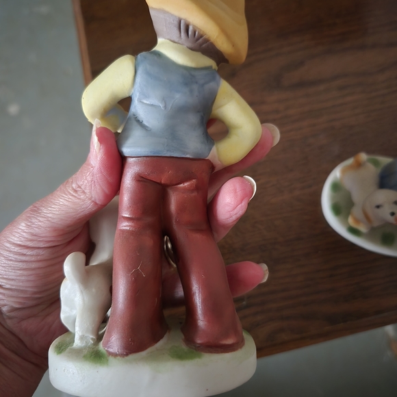 Charming Figurine Set with Boy and Girl - Picture 4 of 7